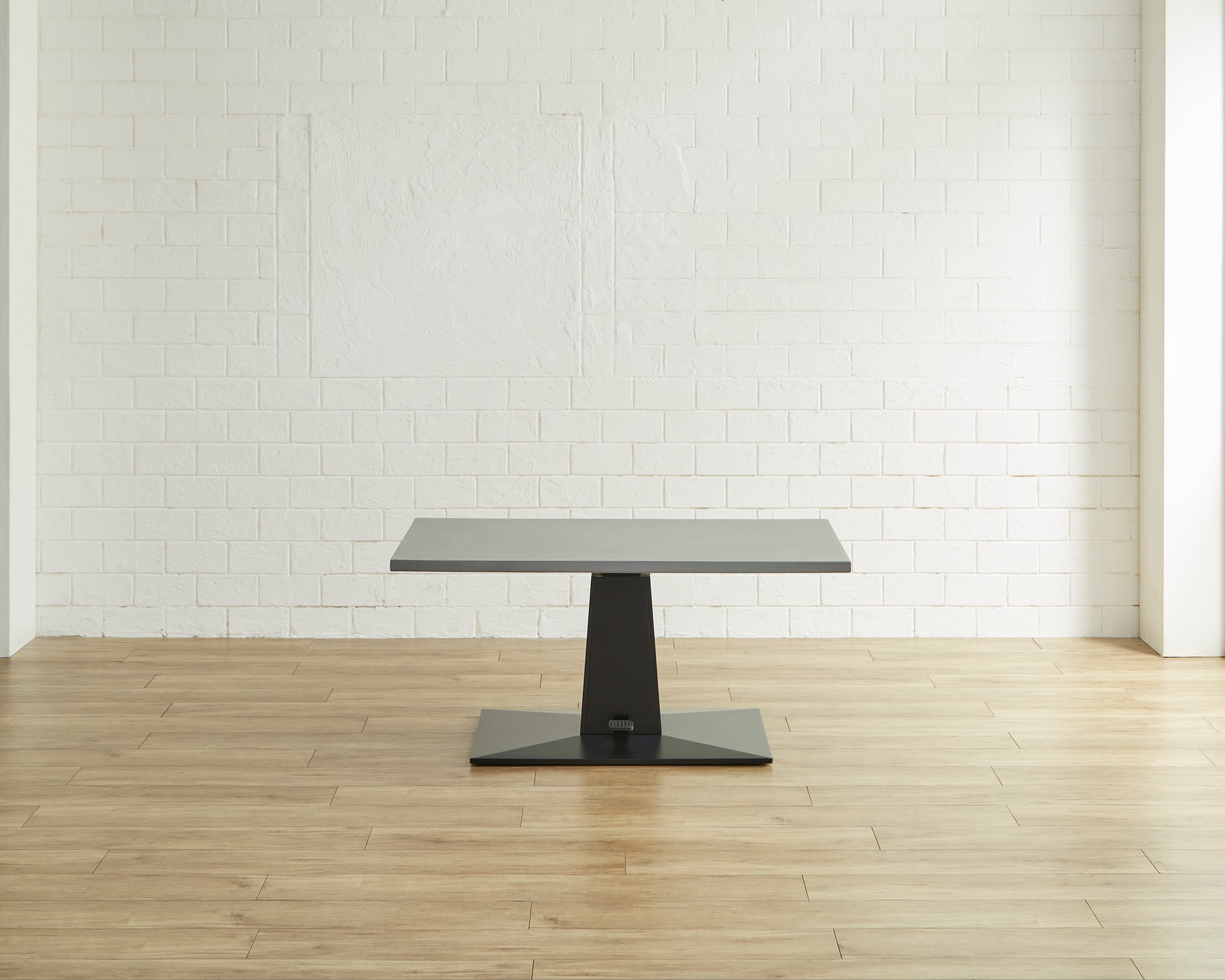 Walter 昇降式テーブル W120 MDF モルタル スチール ライトグレー