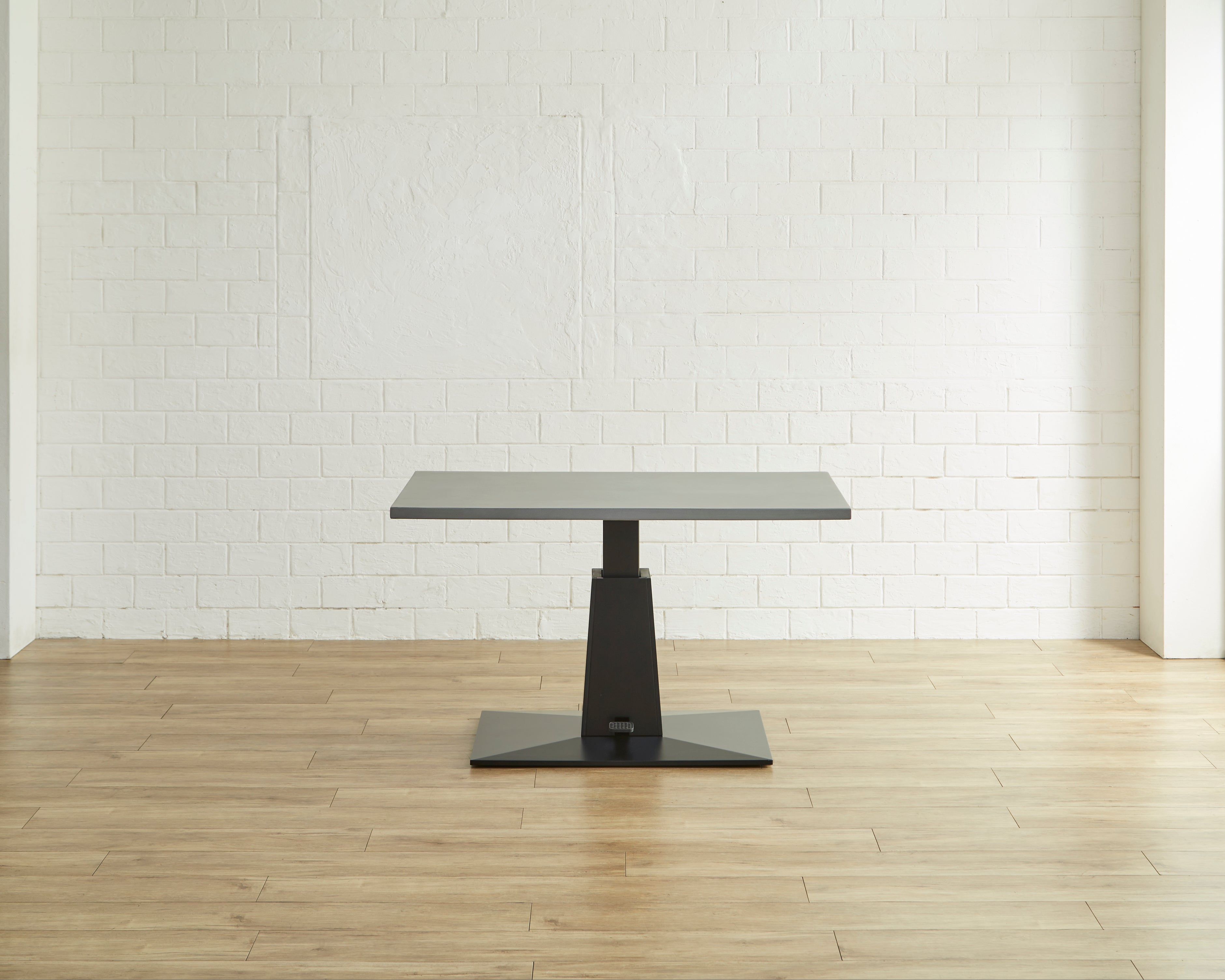 Walter 昇降式テーブル W120 MDF モルタル スチール ライトグレー