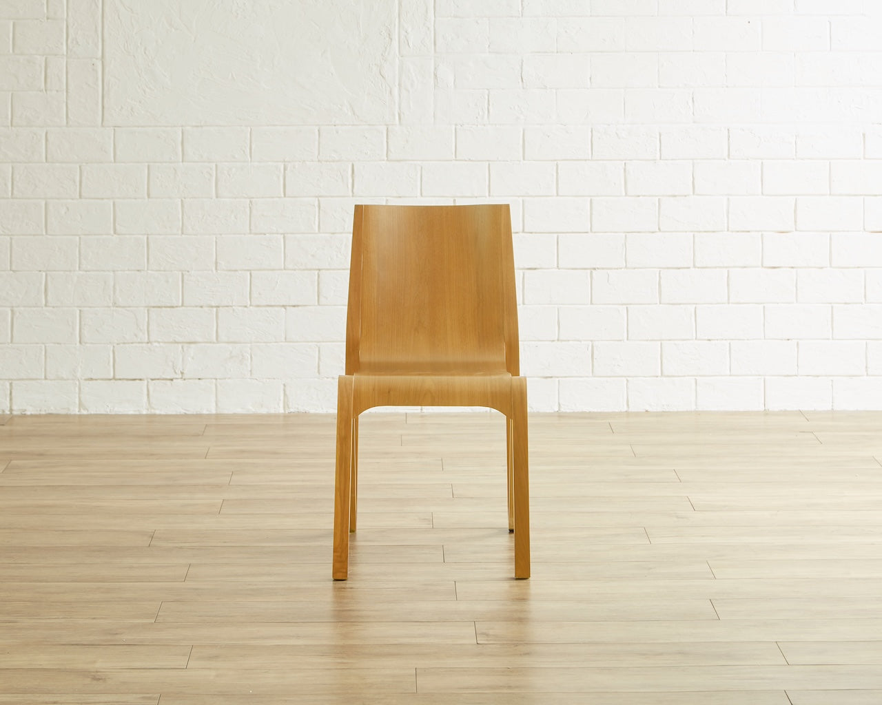 Milan アームレスチェア チェアー ブラウン ブラック ナチュラル スタッキング式