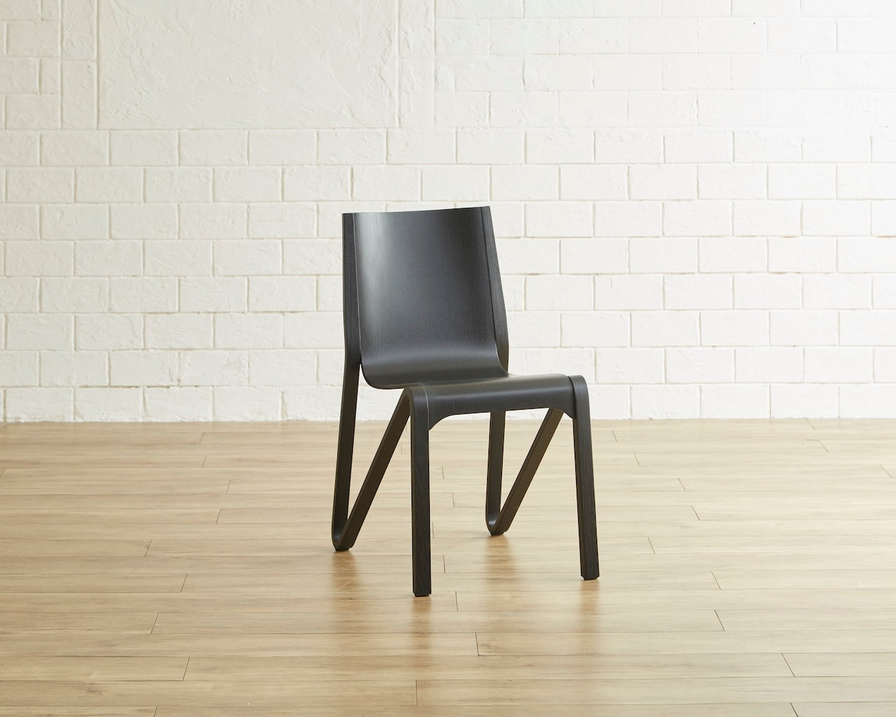 Milan アームレスチェア チェアー ブラウン ブラック ナチュラル スタッキング式