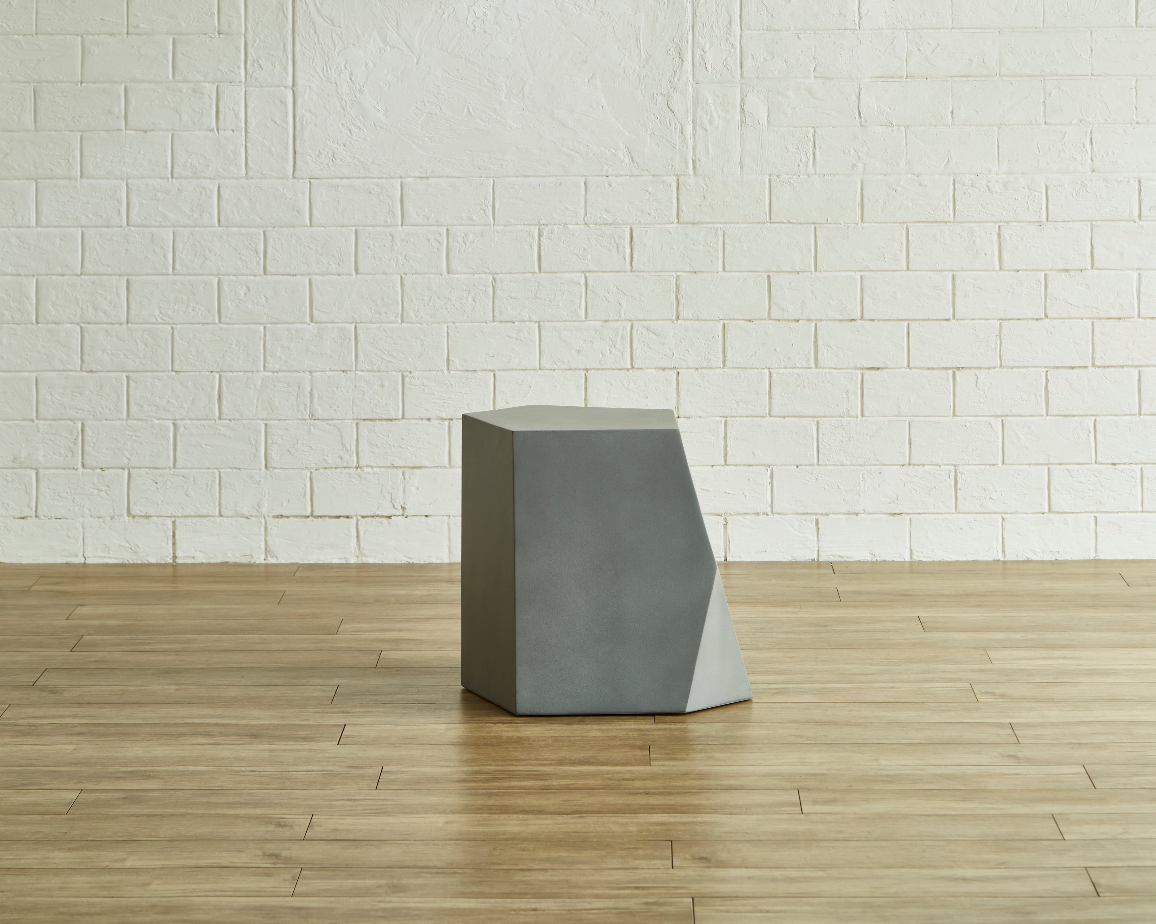 Harald A サイドテーブル 多角形 テーブル